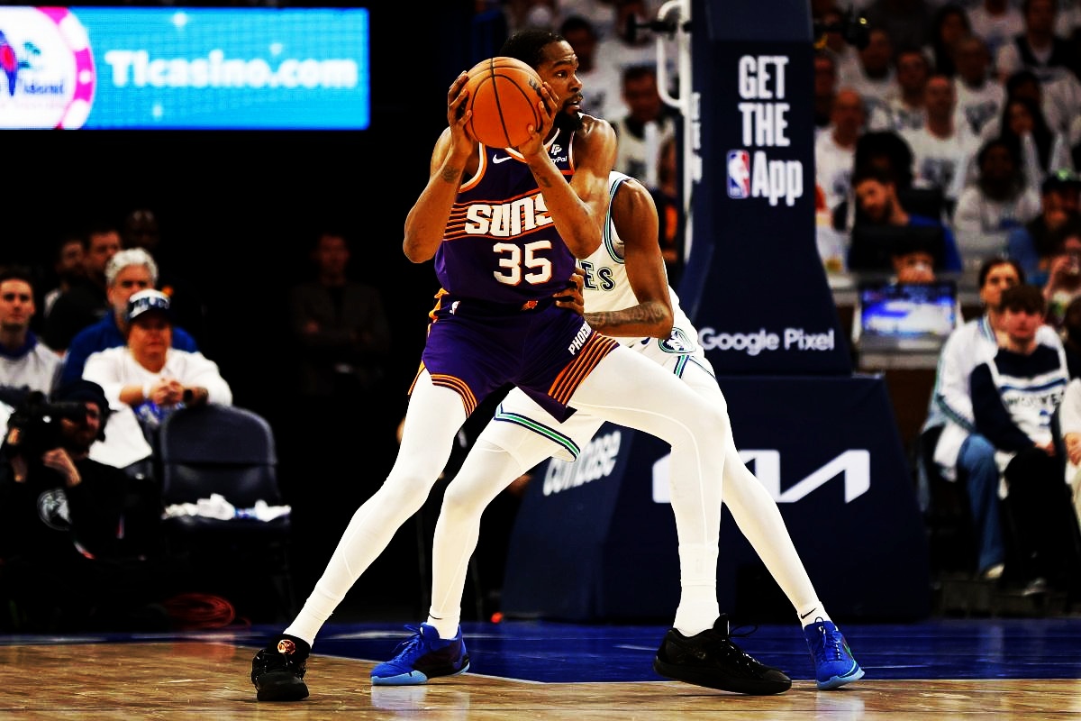 yihao-包含杜兰特迎来三赛季出色发挥，切尔西观众热烈欢呼！的词条