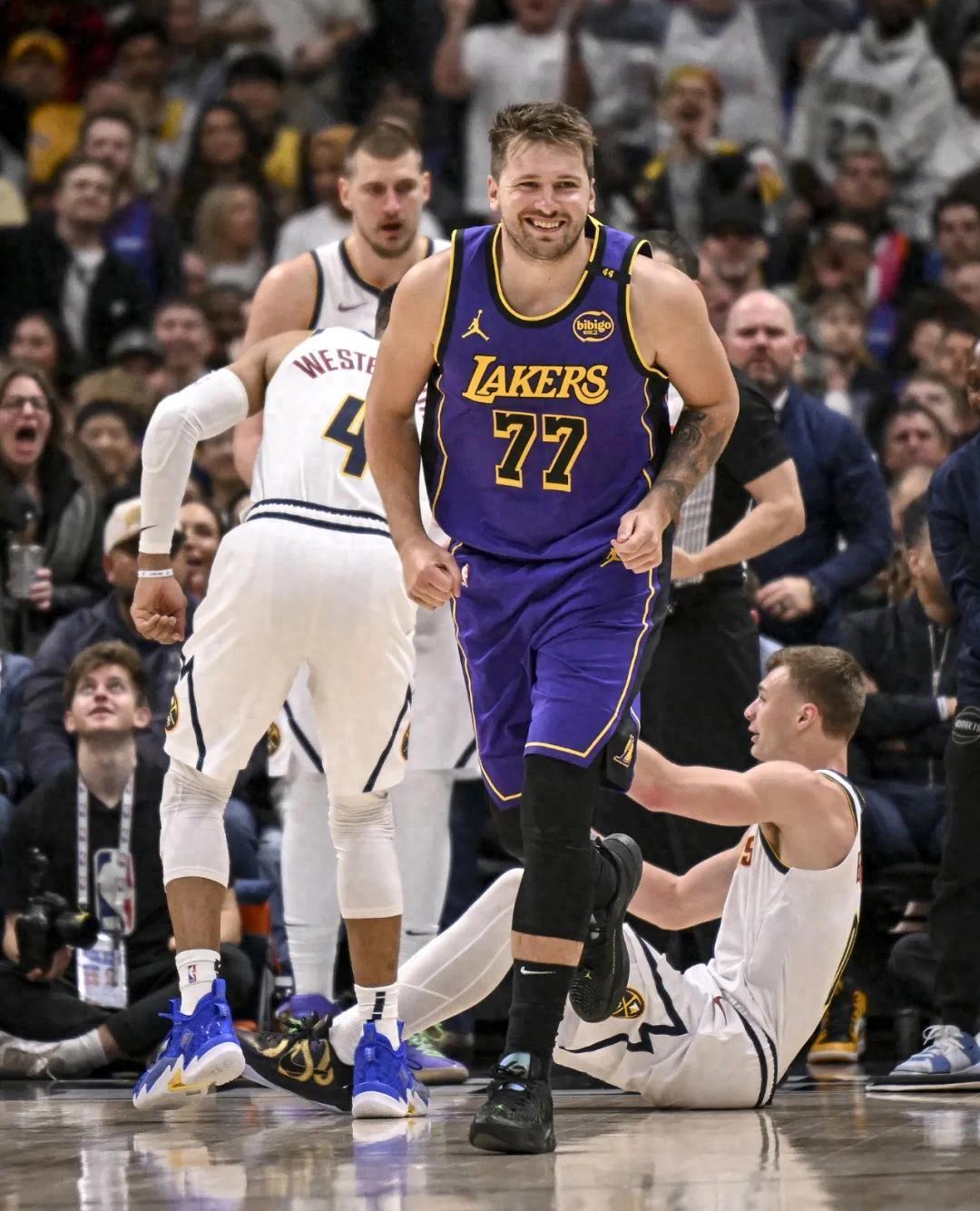 NG大舞台-东契奇重要时刻战术调整，SKT带队取胜！