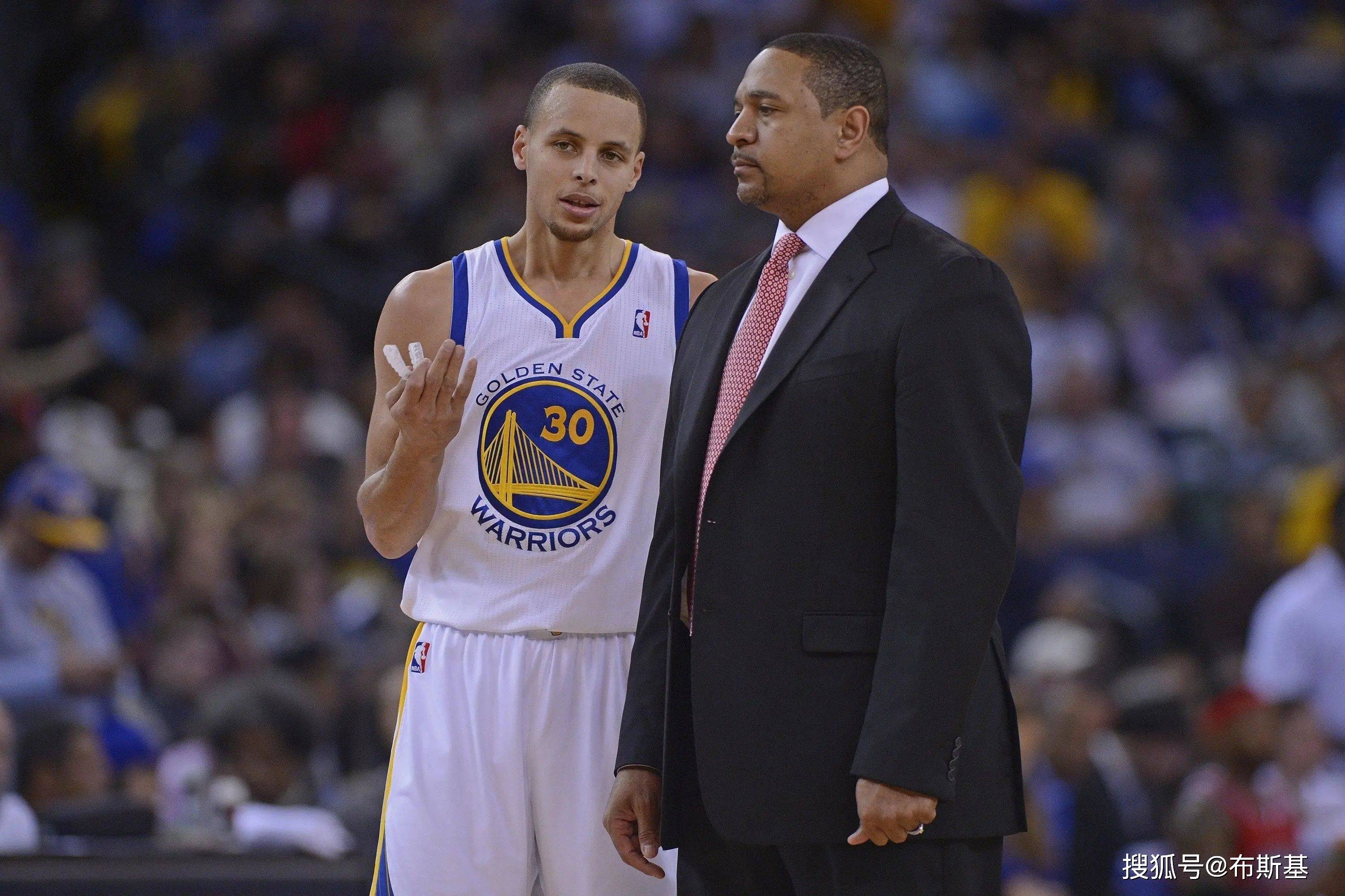 NG大舞台-库里连续七场比赛得分超过锐不可当，曼联不断突破！