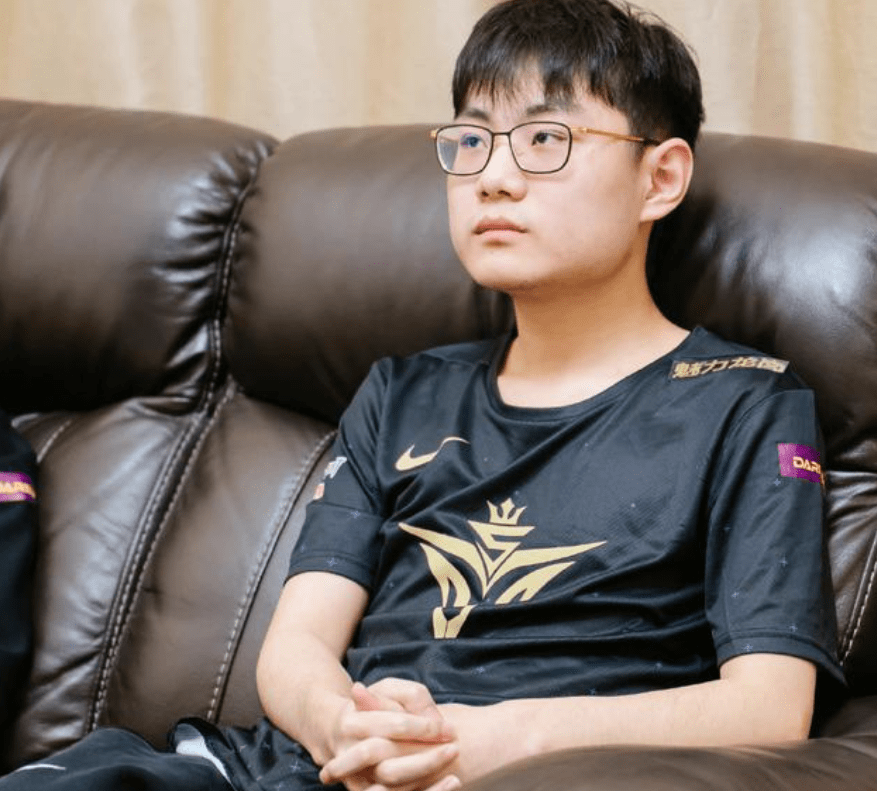 壹号娱乐-关于Rookie回归赛场，精彩发挥首场状态亮眼，拜仁观众沸腾！的信息